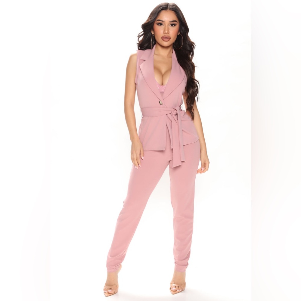 Cute business pink jumpsuit. - Picture 3 of 4